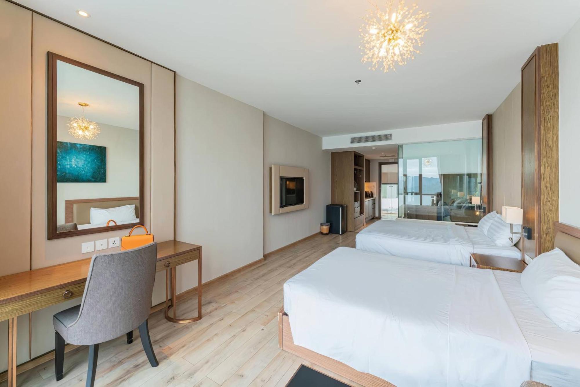 Coastal Panorama Oceanfront Suites Nha Trang Exterior foto