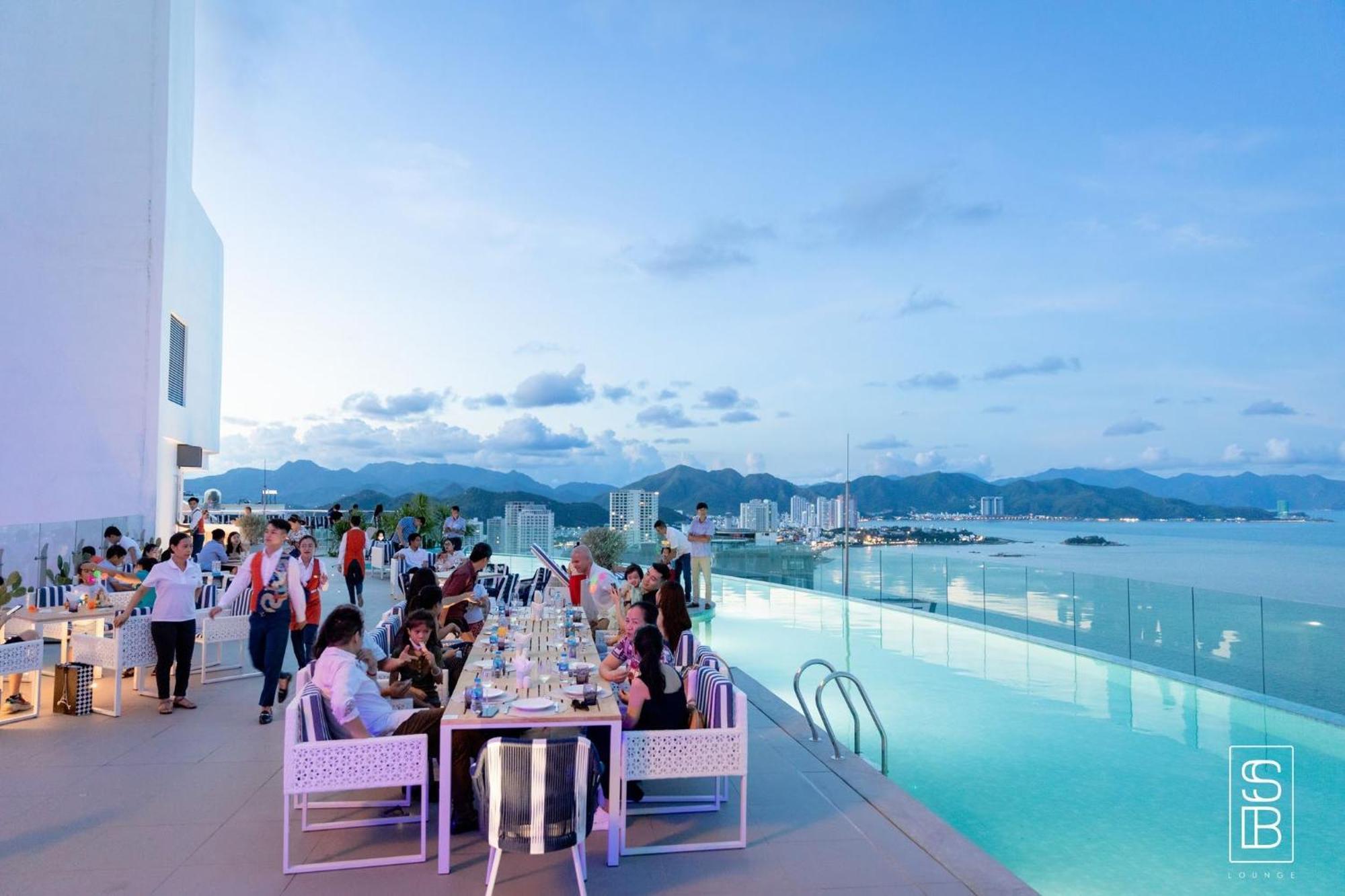 Coastal Panorama Oceanfront Suites Nha Trang Exterior foto